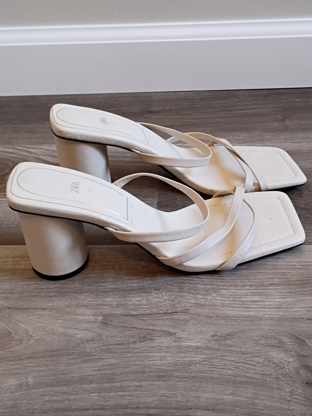 Zara Women's Cream Faux Leather Circle Block Strappy Square Toe Heel Sandals 38